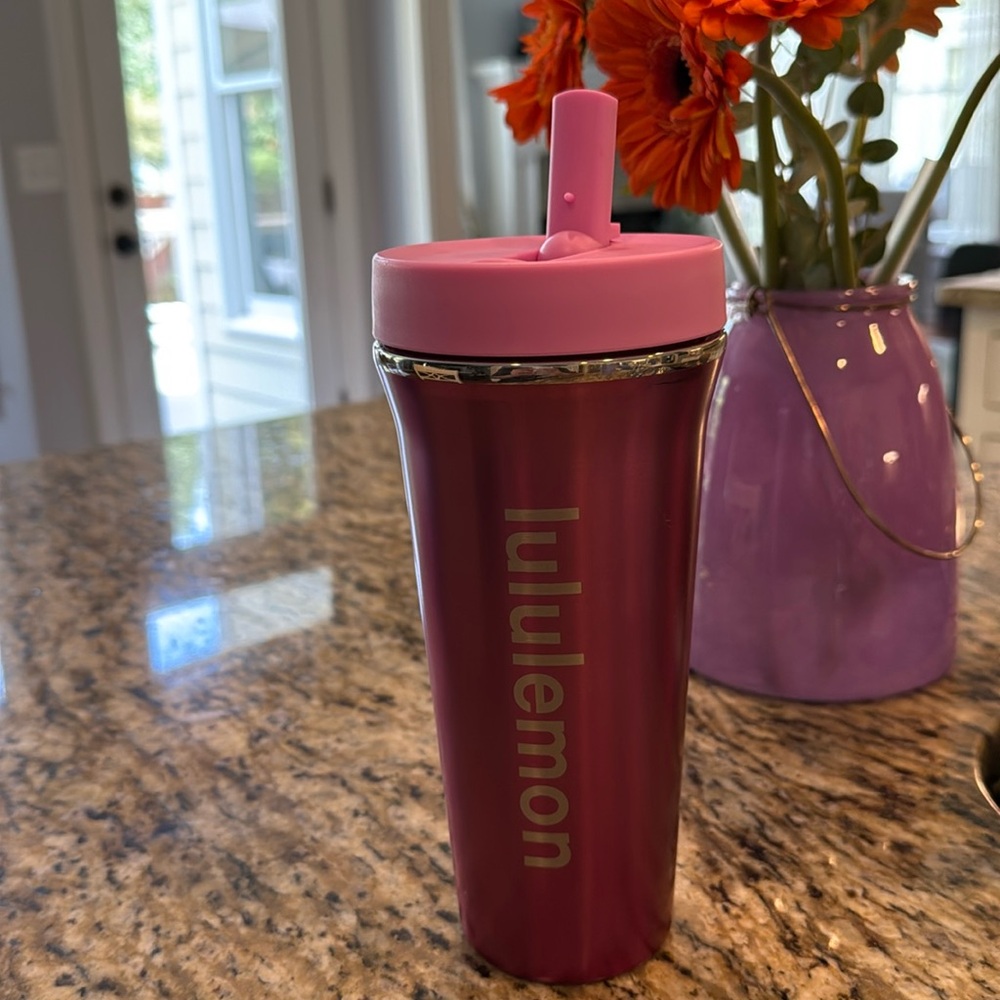Lululemon water bottle